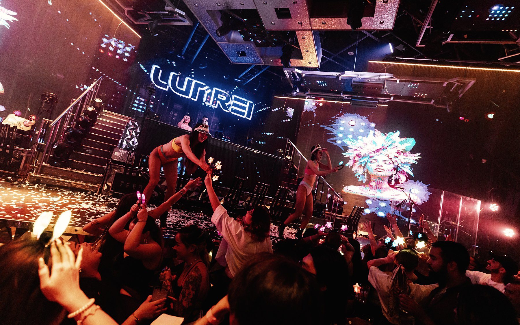 Para Club in Macau with LUNREI on the LED sign