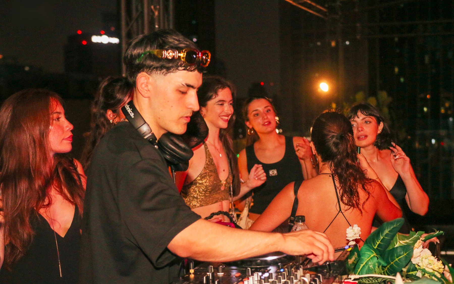 LUNREI mixing on the Babylon rooftop in Taipei, surrounded by the crowd
